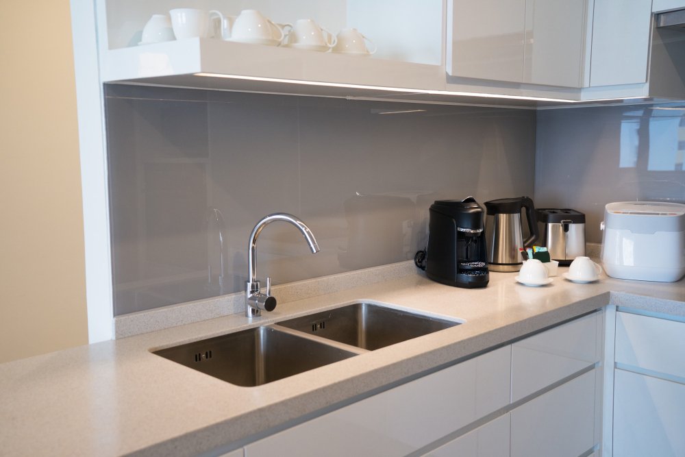 Read more about the article Discover Deep Kitchen Sinks for Efficient Space and Style